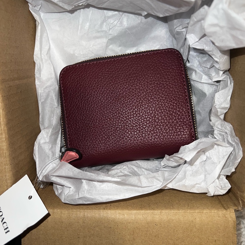 Billfold Wallet In Colorblock - Picture 4 of 6